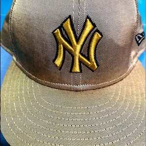 NY Yankees set of fitted caps! Rare Gold 7.5 & classic navy 7 3/8 pro-fitted.